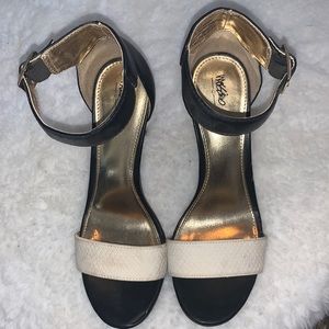 3/$25 Black and cream heels